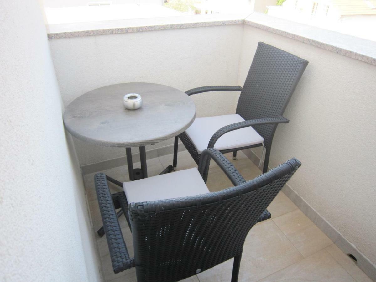 M&B Guest House Srima Exterior foto